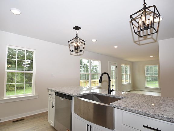 5th image of 292 Bannister Town Rd