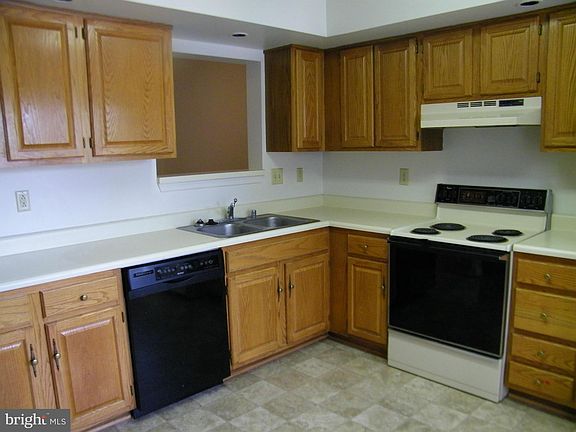 3rd image of 1604 Elkwood Ct