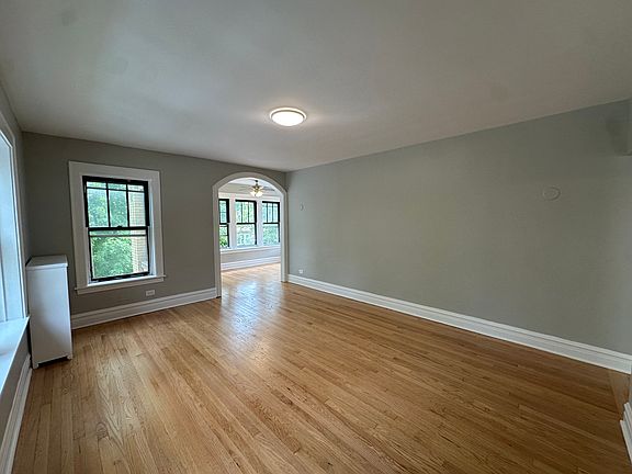 3rd image of 3305 W Catalpa Ave #2