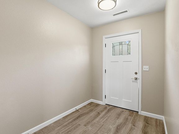 5th image of 112 E Ridge Ln