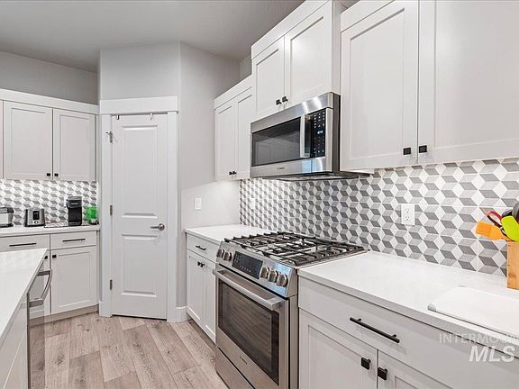 4th image of 2036 E Knobcone Dr