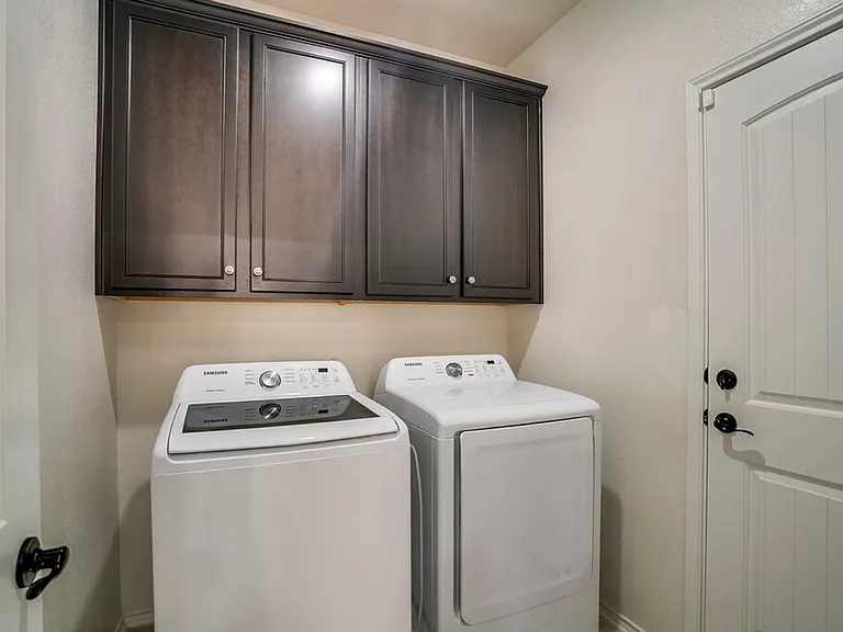 516 Ayinger Ln — Photo 17