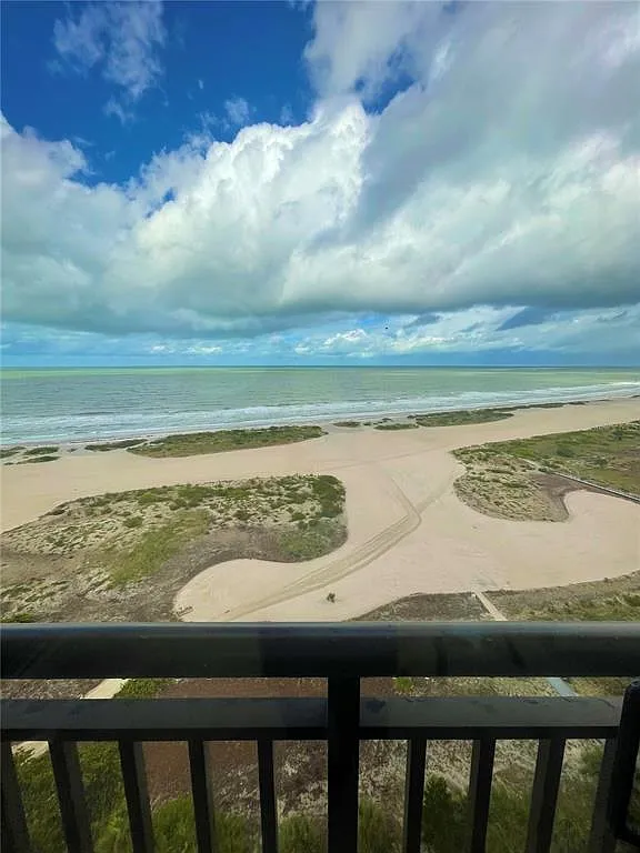 2 bed, 2.0 bath, 1094 sqft, $5,000 — Photo 1