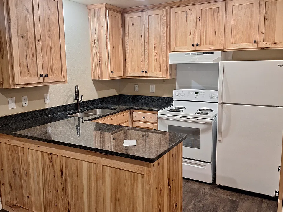 12-1420 N Elm St #12