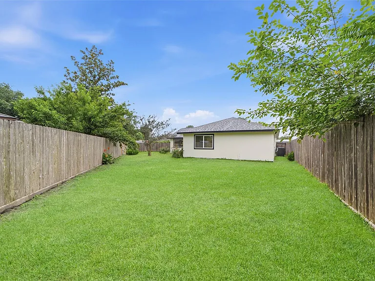 9607 Kemp Forest Dr — Photo 24