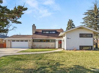 20 Forbes Rd, Riverside, IL 60546