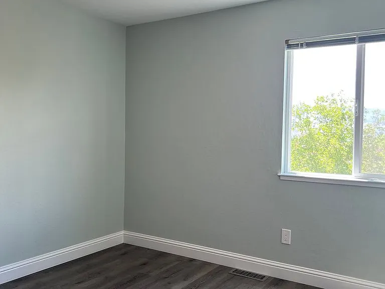 7370 Pembroke Dr — Photo 23