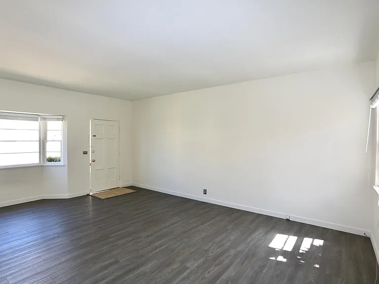 364 Cliff Dr #7 — Photo 3