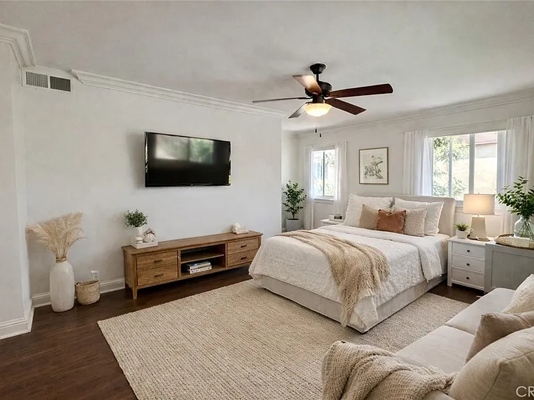 2558 Orange Ave #6 — Photo 3