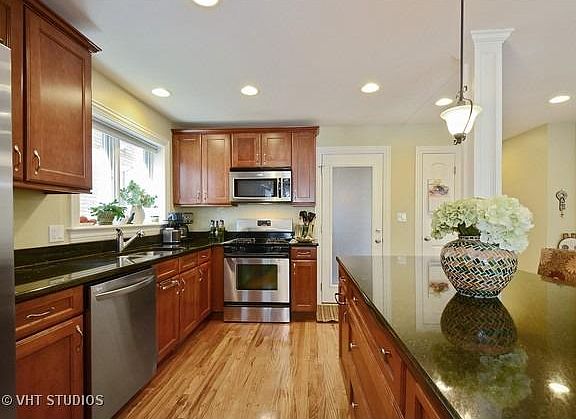 5th image of 9126 Ewing Ave
