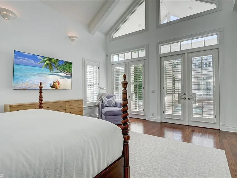 1551 Gulf Shore Blvd S — Photo 28