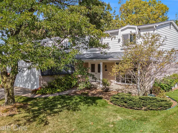 1731 Woodgate Dr, Troy, MI 48083