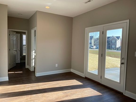 5th image of 3010 Dominion Dr