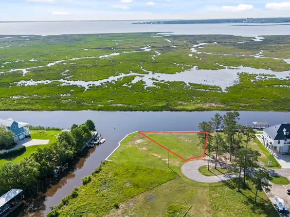 1434 Hanakealoha Pl, Diamondhead, MS 39525