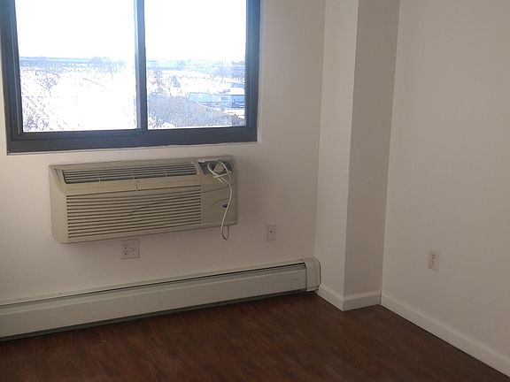 3rd image of 5123 Queens Blvd APT 7C