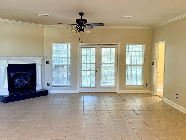 1633 Devon Dr — Photo 2