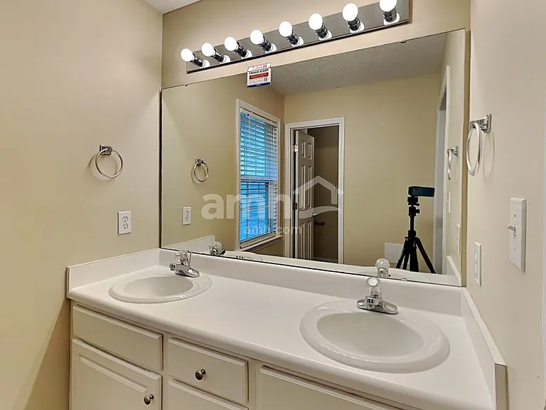 506 Westminster Dr — Photo 10
