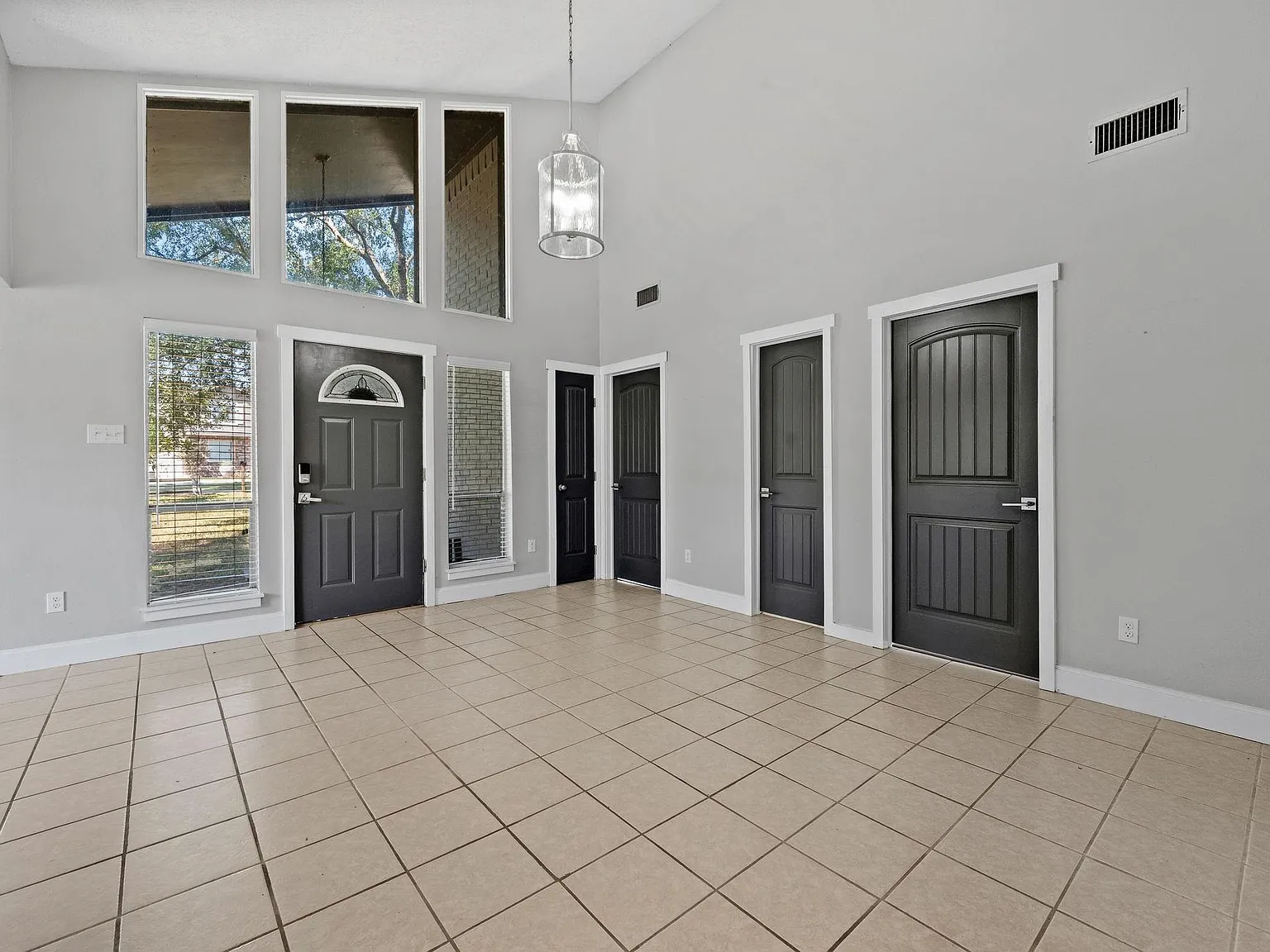 2 bed, 1.5 bath, 855 sqft, $1,500 — Photo 3