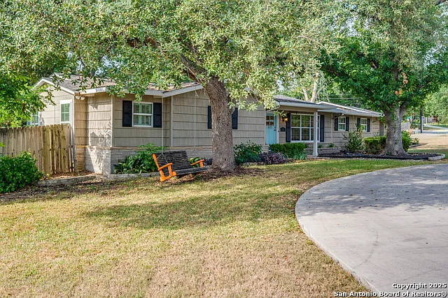 3 bed, 2.0 bath, 2036 sqft, $3,400 — Photo 2
