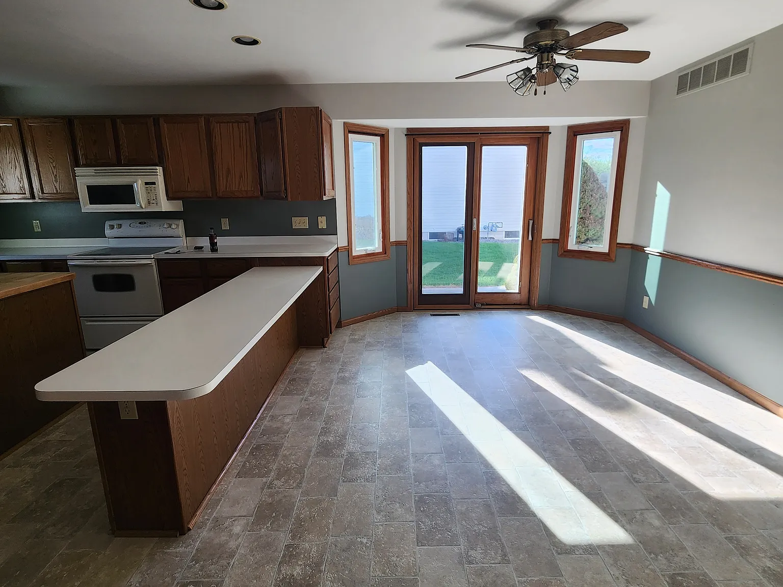 2 bed, 1335 sqft, $1,500 — Photo 4