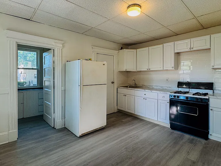 219 School St #2 — Photo 8
