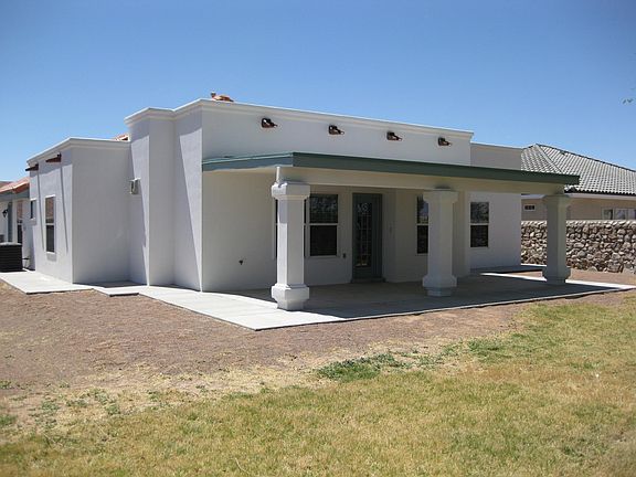 Large backyard with grass, Covered porch
