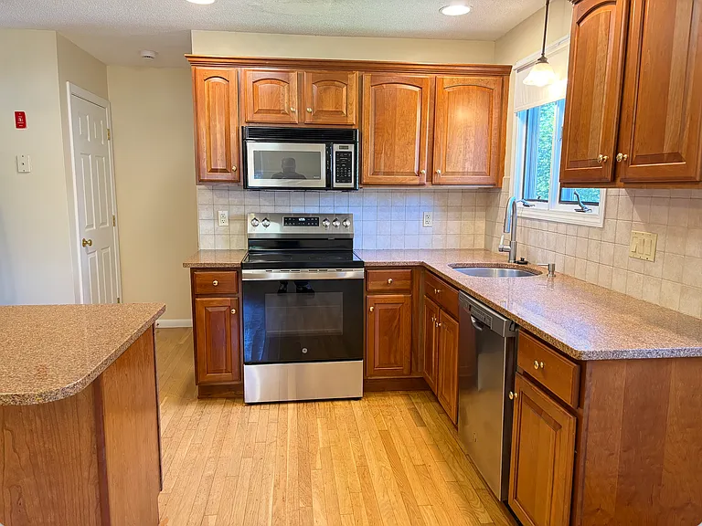 7 Oak St #5 — Photo 7