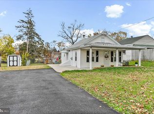 929 Crystle Rd, Aston, PA 19014