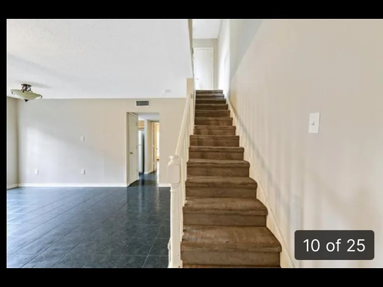 6650 Harbourview Dr — Photo 2