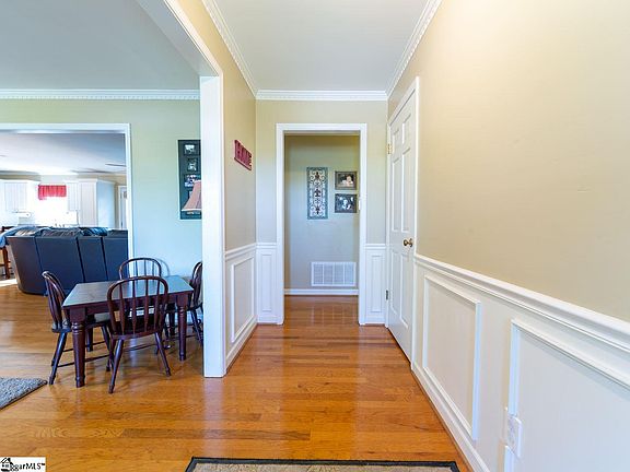 4th image of 6 Twin Oaks Ct