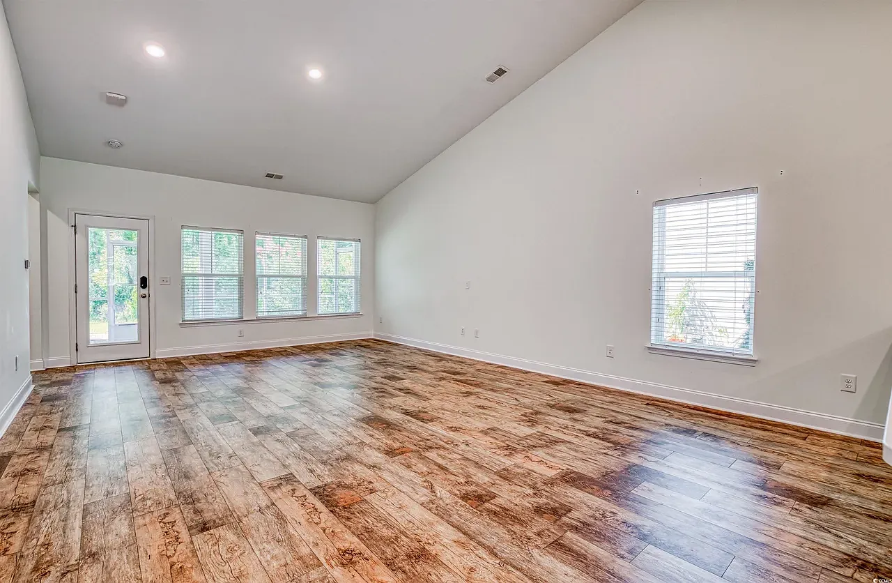 4 bed, 2165 sqft, $2,500 — Photo 4