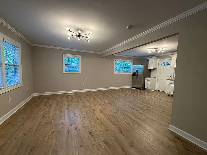 3 bed, 2.0 bath, 1154 sqft, $1,800 — Photo 4