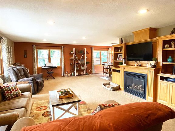5th image of 603 Thornapple St