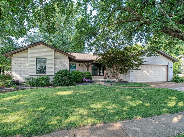 2812 Queen Bee Ln, Saint Louis, MO 63129