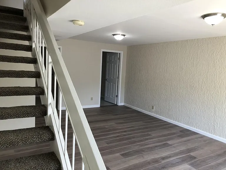 E Highline Cir — Photo 11