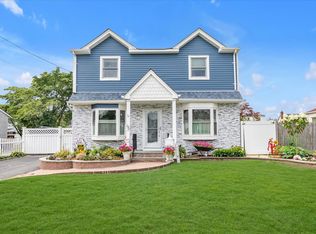 1015 Grand Blvd, Westbury, NY 11590