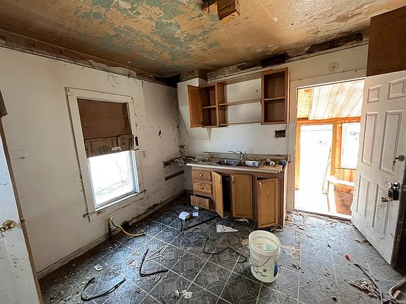 3rd image of 1410 W Indiana Ave