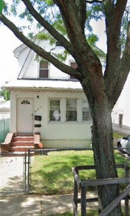 1st image of 19307 122nd Ave