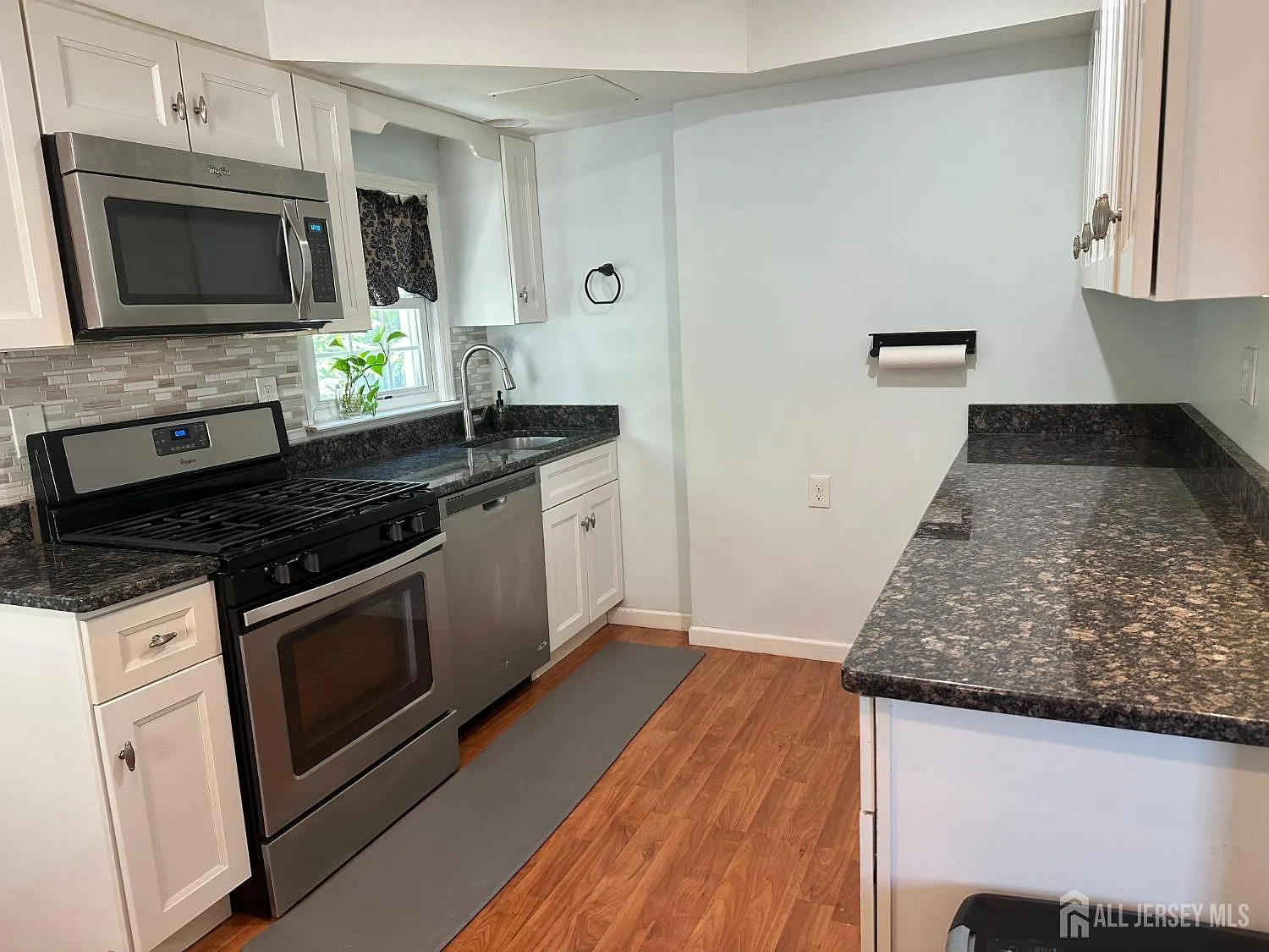 2 bed, 1.0 bath, $2,700 — Photo 3