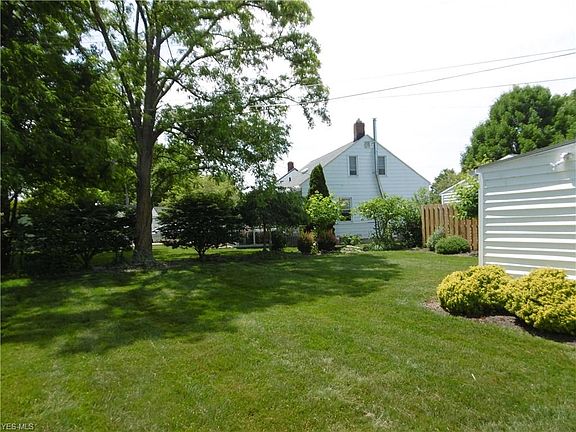 2nd image of 29720 Cresthaven Dr