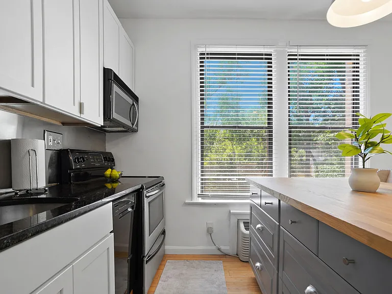 1822 15th St NW #303 — Photo 9