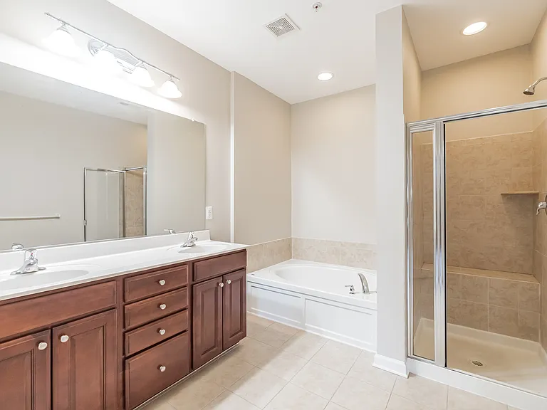 513 Girard St — Photo 15