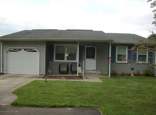 43 Hummingbird La, Whiting, NJ 08759