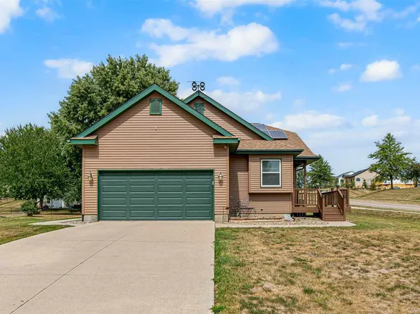 302 W Goldfinch Dr, Tiffin, IA 52340