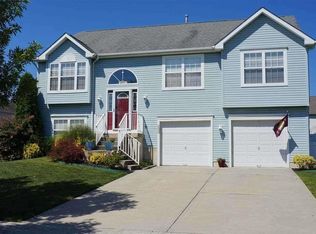 202 Crown Ct, Egg Harbor Township, NJ 08234
