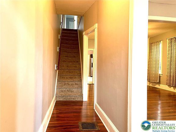 4th image of 909 Bushkill St