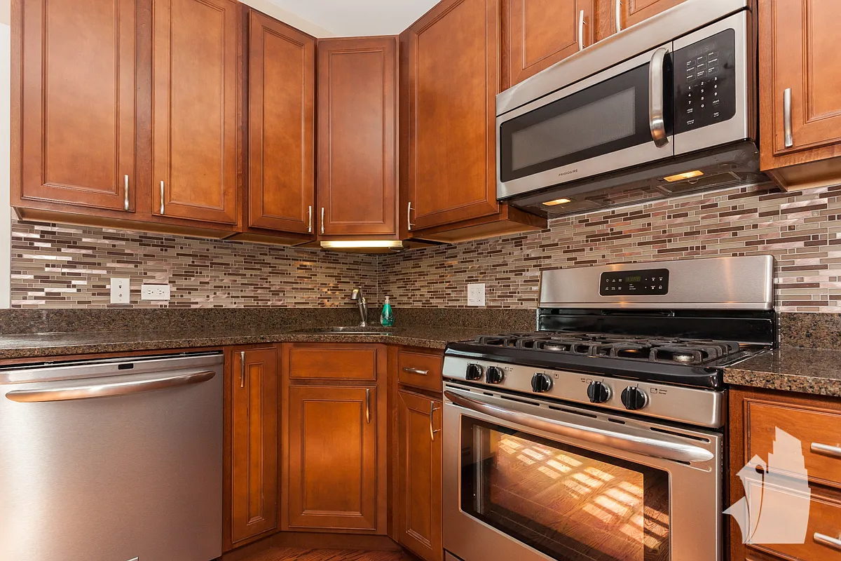 3 bed, 2.5 bath, 1500 sqft, $4,000 — Photo 3