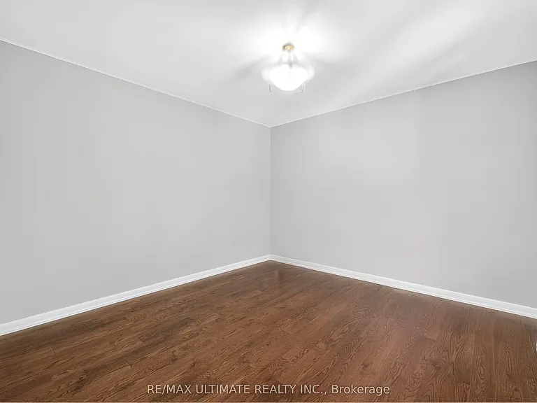 50 Charlemont Cres — Photo 17