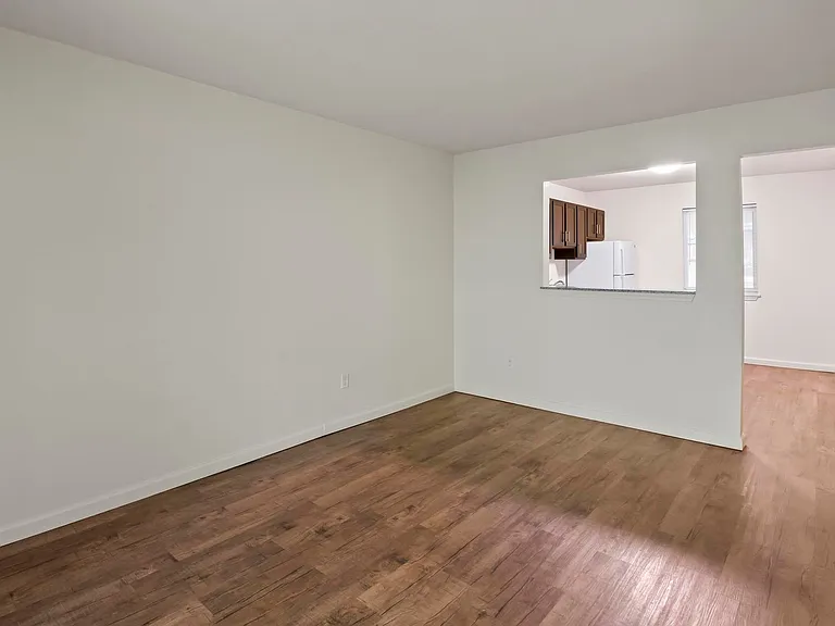 Westport Crossing Apartments — Photo 20
