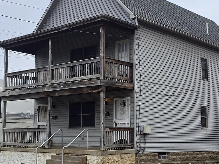 210 E 9th St — Photo 12